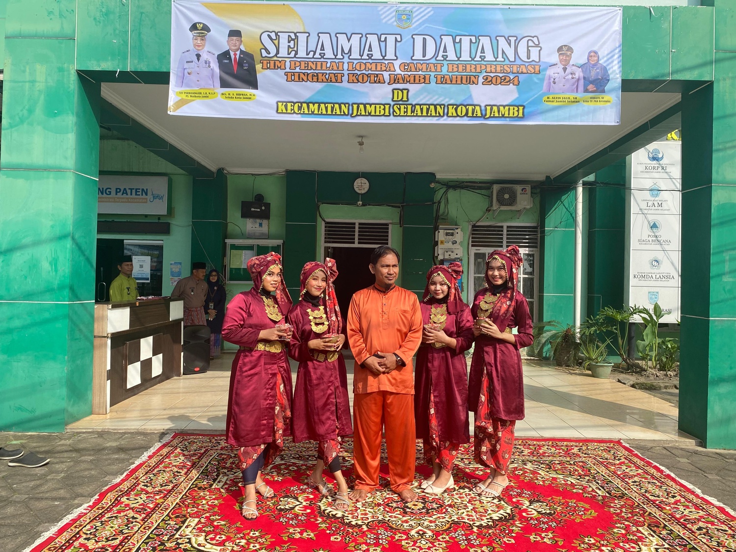 Tim Ekskul Tari MAN 2 Kota Jambi Berpartisipasi dalam Lomba Camat Berprestasi Tingkat Kota Jambi 2024