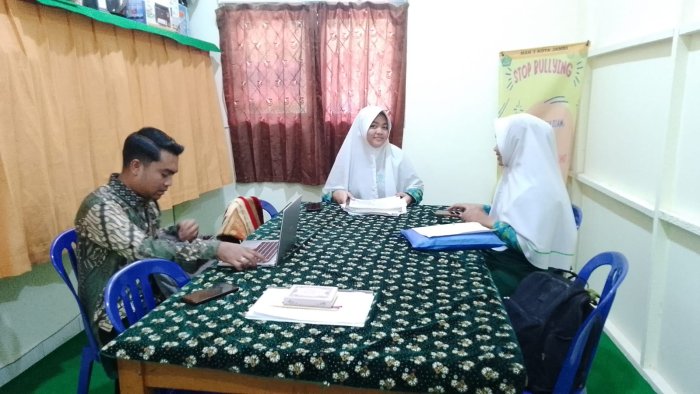 Dua Srikandi MAN 2 Kota Jambi Siap Tarung di OMI Ekonomi Provinsi Jambi
