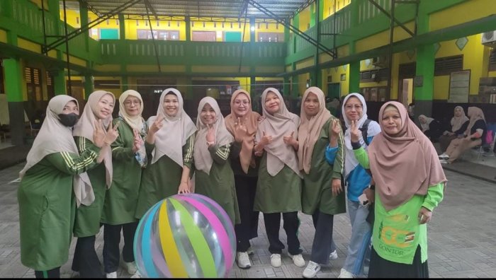 Semarak HAB, Guru Perempuan MAN 2 Kota Jambi Meriahkan Lomba Voli Gembira