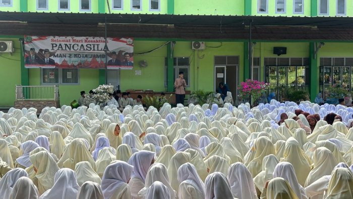 Nuansa Religius Iringi Yasinan Rutin Jumat Pagi di MAN 2 Kota Jambi