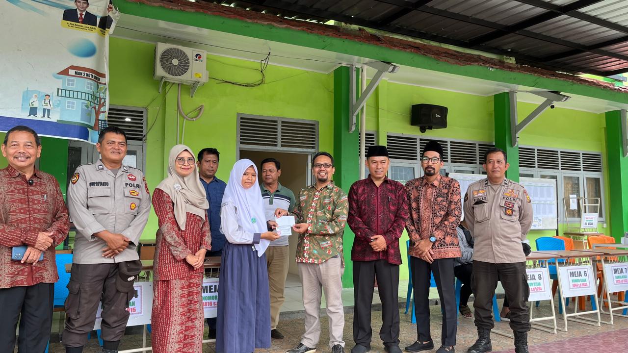 Ghaitsa Tri Ardiyani Raih Peringkat Pertama pada Seleksi CAT PPDB MAN 2 Kota Jambi Tahun 2025