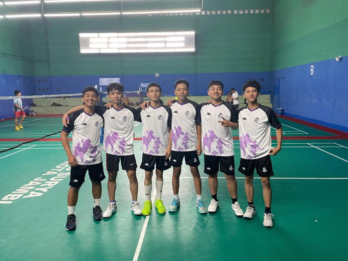 Focus, Smash, Repeat! Semangat Raffy Bikin Ekskul Badminton MAN 2 Kota Jambi Makin Keren