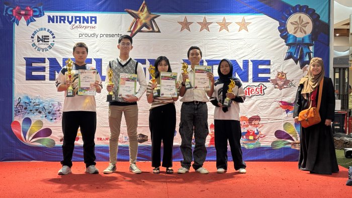 Fokus dan Pantang Menyerah, Siswa MAN 2 Kota Jambi Raih Prestasi di Olimpiade Bahasa Inggris English Zone 2025