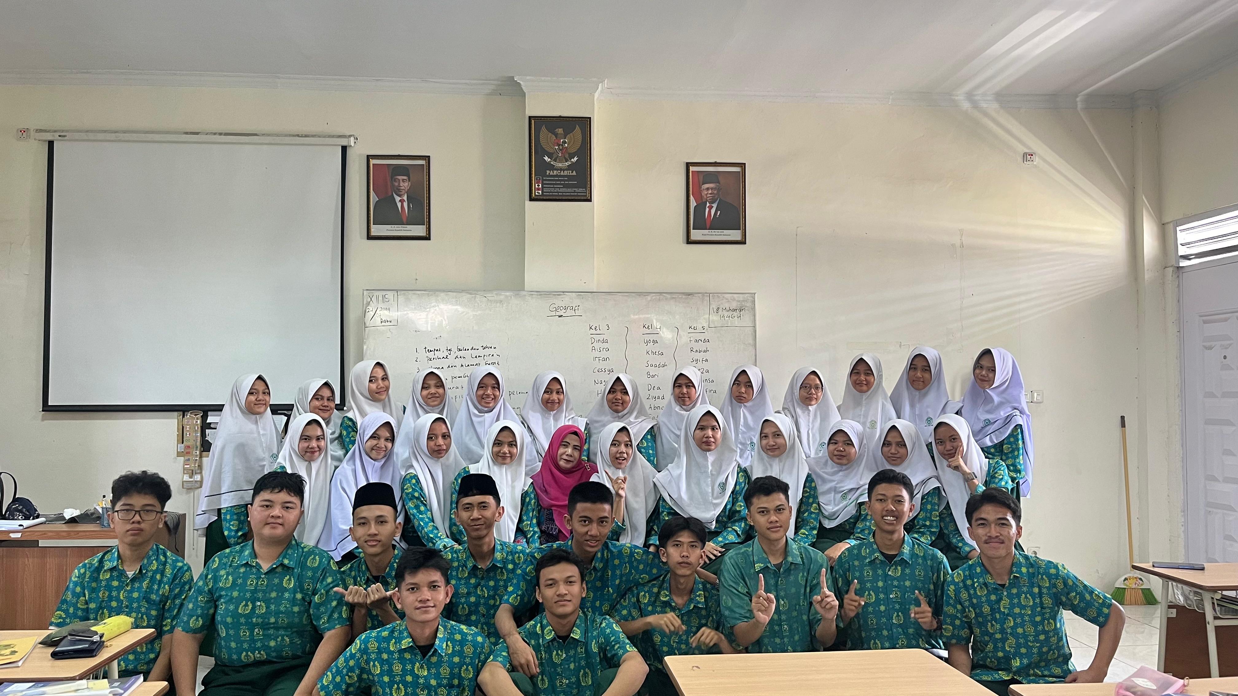 Pembentukan Pengurus Kelas XII IIS 1 MAN 2 Kota Jambi Tahun 2024 2025