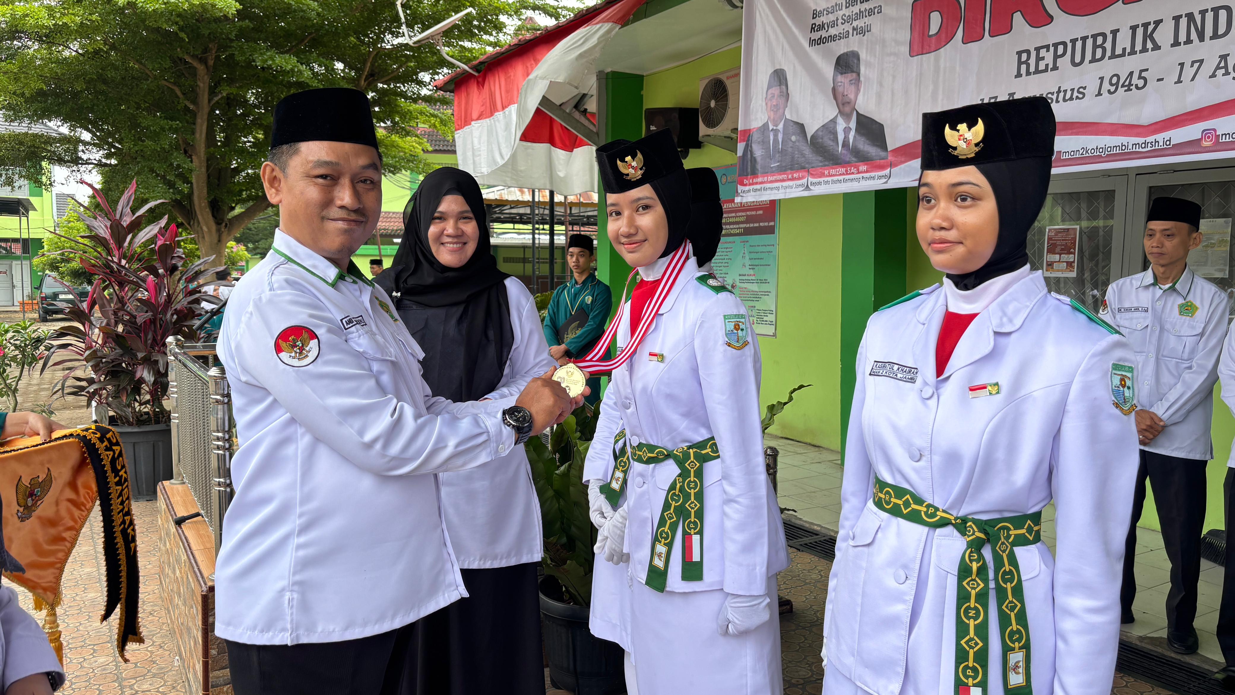 Anindia Safa Zirana, Siswa MAN 2 Kota Jambi Jadi Pendamping Baki pada Upacara HUT RI ke-80