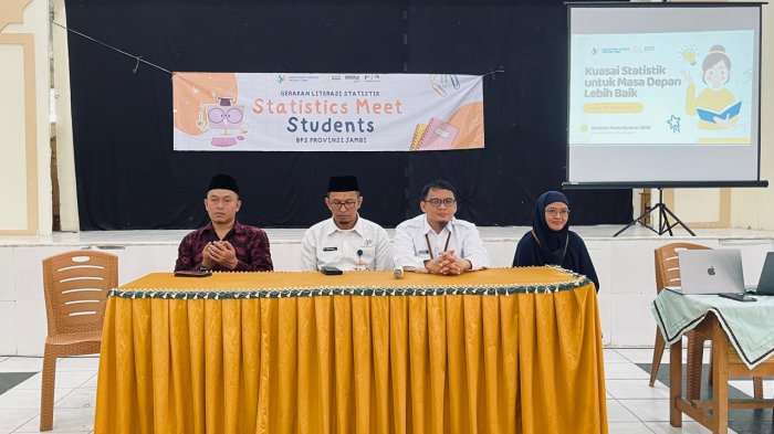 Statistics Meet Students: Gerakan Literasi Statistik Hadir di MAN 2 Kota Jambi