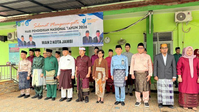 Upacara Hari Pendidikan Nasional 2026 di MAN 2 Kota Jambi Berlangsung Khidmat Meski Diguyur Hujan