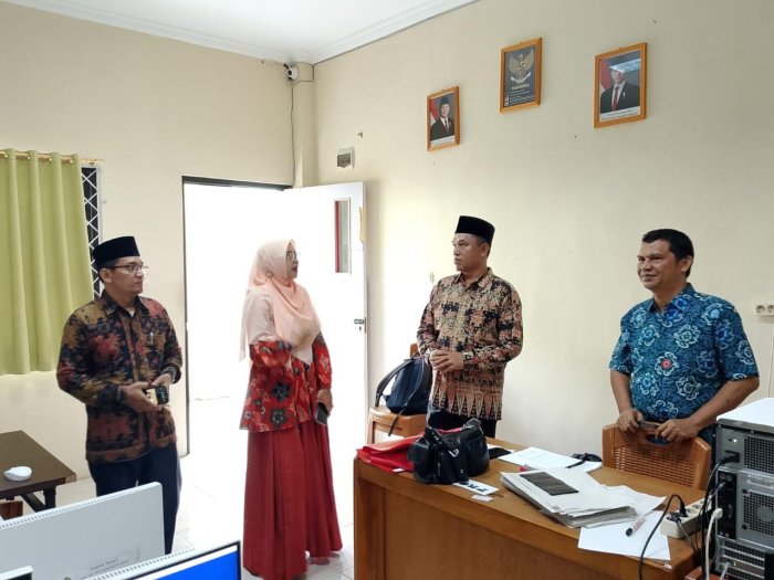 Kepala MAN 2 Kota Jambi Pantau Langsung Gladi Bersih TKA 2025 Sesi 1 yang Sempat Terkendala Teknis