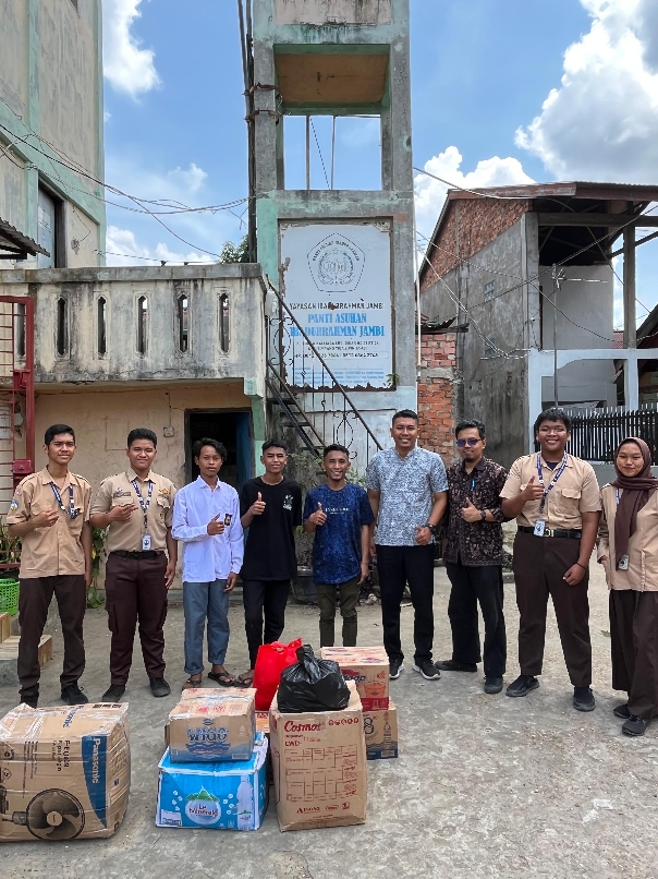Bakti Sosial MAN 2 Kota Jambi: Pengurus OSIM Salurkan Donasi ke Panti Asuhan dan Pondok Pesantren