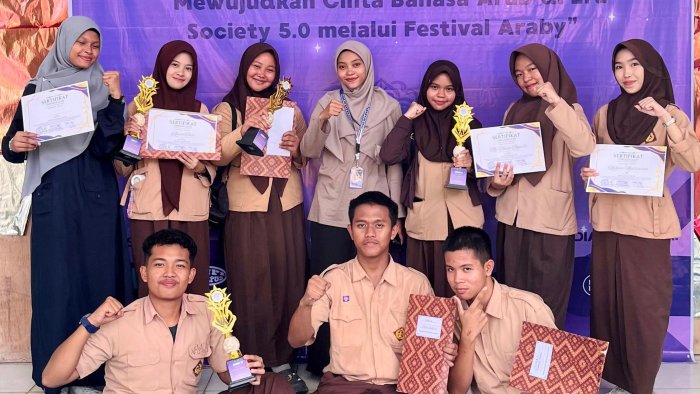 Kilau Prestasi dari Panggung Festival Araby: MAN 2 Kota Jambi Tunjukkan Dominasi!