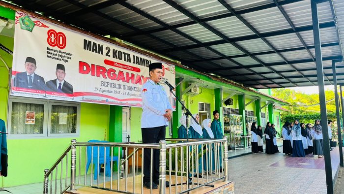 Kepala MAN 2 Kota Jambi Ingatkan Siswa Tetap Tenang, Fokus Belajar, dan Dukung Delegasi OMI 2025
