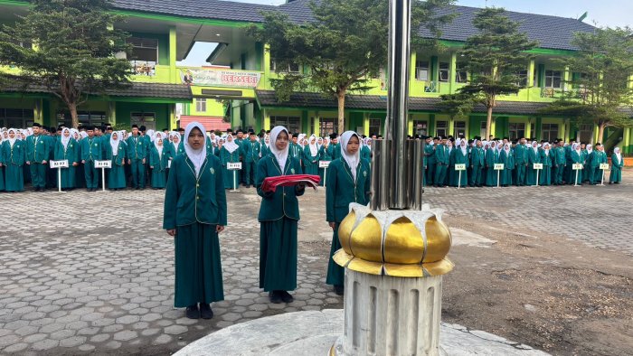 XII IIS 4 MAN 2 Kota Jambi Tampil Hebat, Deg-Degan Terbayar dengan Sukses dan Aplaus Meriah