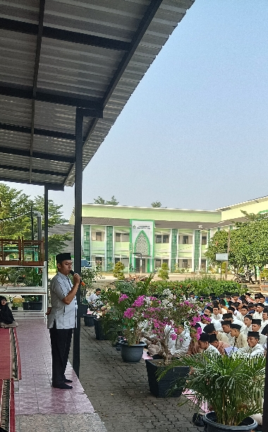 Kepala Madrasah Tekankan Disiplin dan Estetika di MAN 2 Kota Jambi