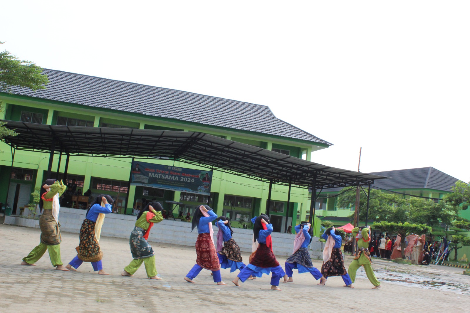 Sanggar Tari Rentak Regam Semarakkan Penampilan Ekskul di Matsama MAN 2 Kota Jambi