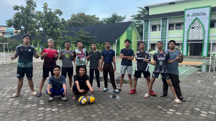 Latihan Rutin Ekstrakurikuler Voli MAN 2 Kota Jambi Asah Skill dan Kekompakan Siswa