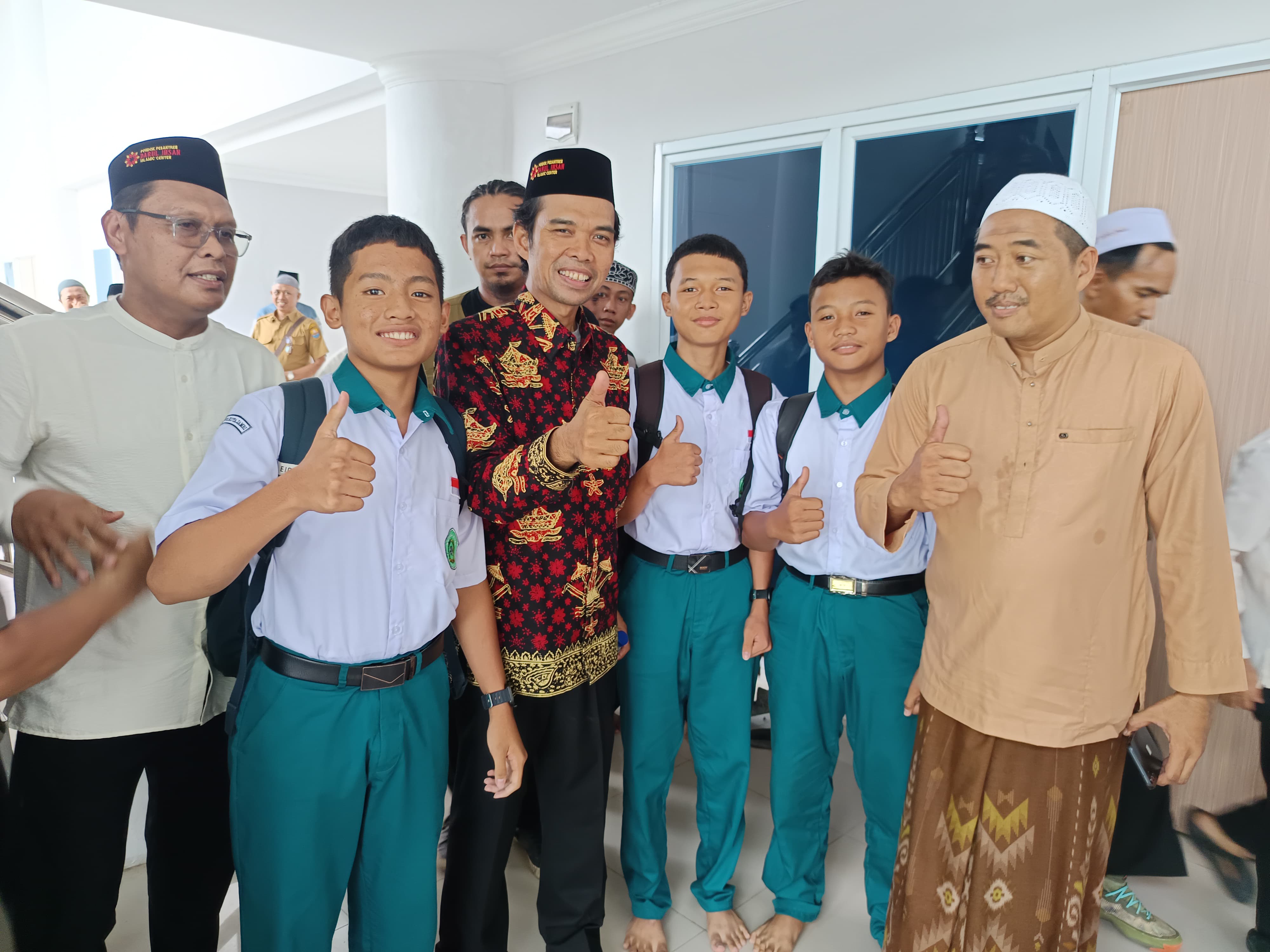 Siswa dan Guru MAN 2 Kota Jambi Hadiri Tabligh Akbar Bersama Ustaz Abdul Somad di Islamic Center