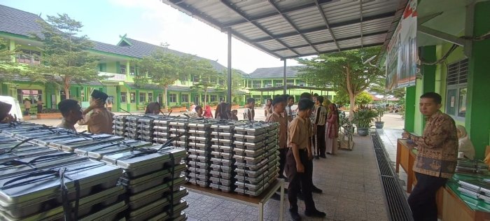 Aksi Hijau & Perut Terisi! MBG MAN 2 Kota Jambi Diiringi Pendekatan Lingkungan, Siswa Semangat Ganda