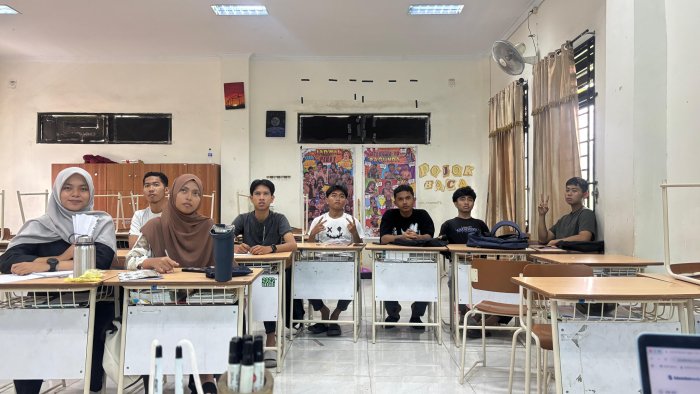 Bedah Soal Tersurat & Tersirat: Bimbel UTBK Literasi Bahasa Inggris MAN 2 Kota Jambi Kian Matangkan Strategi Siswa