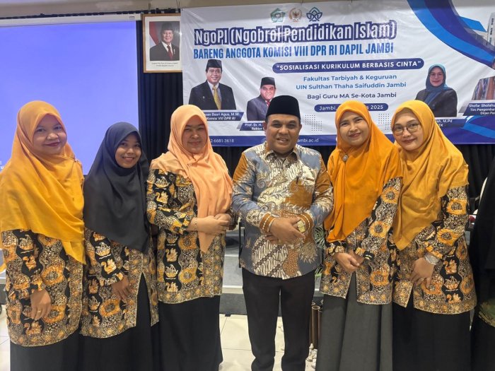 MAN 2 Kota Jambi Ikut Sosialisasi KBC UIN: Ngopi Bareng DPR dan Tim Pengembang Kurikulum Pendis