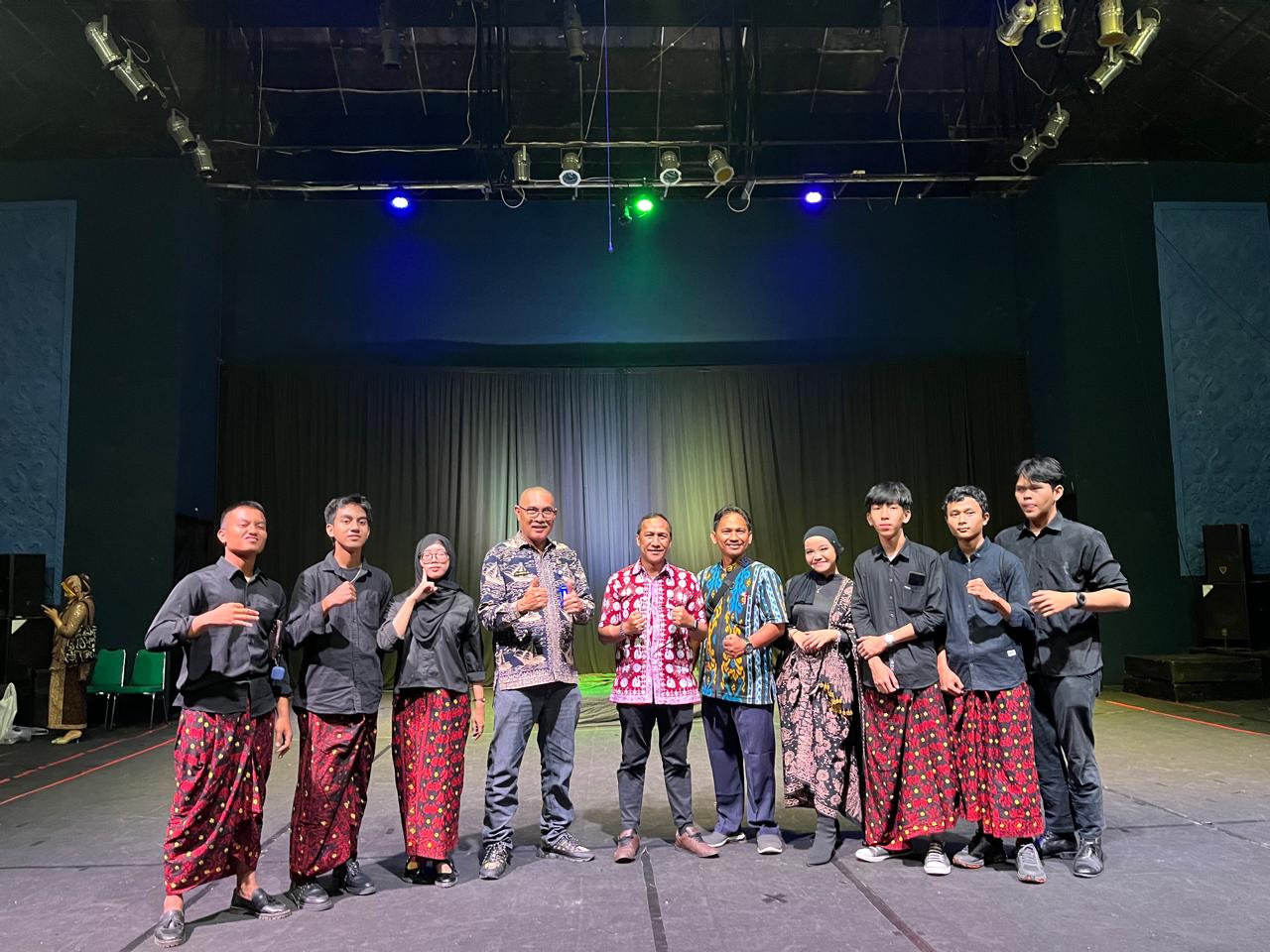 Berita MAN 2 Kota Jambi: Tim Teater Alief Raih Prestasi di Festival Teater Remaja