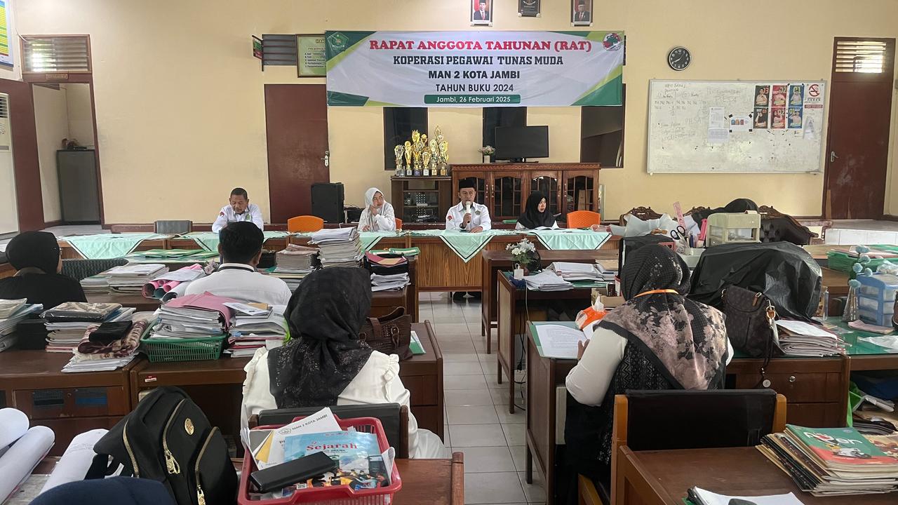 Kepala MAN 2 Kota Jambi Berikan Pengarahan kepada Pengawas Ujian Madrasah