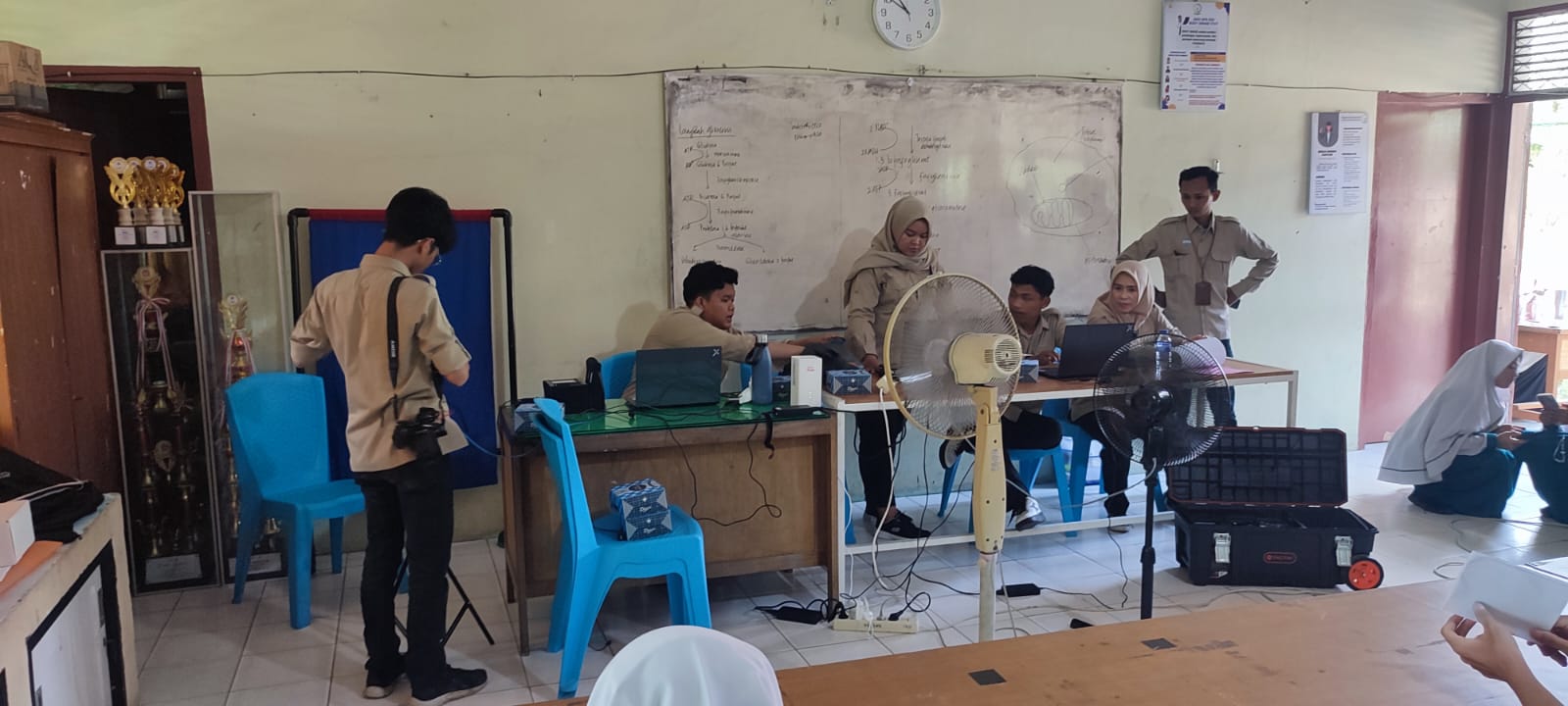 Kerjasama Kesiswaan MAN 2 Kota Jambi dan Dukcapil Sukses Gelar Perekaman eKTP bagi Siswa