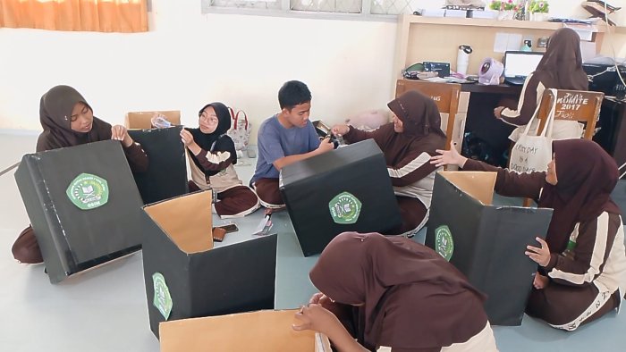 Pemilihan OSIM MAN 2 Kota Jambi 2025-2026: 3 Paslon Siap Bertarung, TPS Sudah Disiapkan!