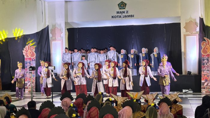 Pagelaran Seni Siswa Kelas XI MAN 2 Kota Jambi Tampil Memukau, Harmoni Tari, Drama, dan Musik Daerah Menggema