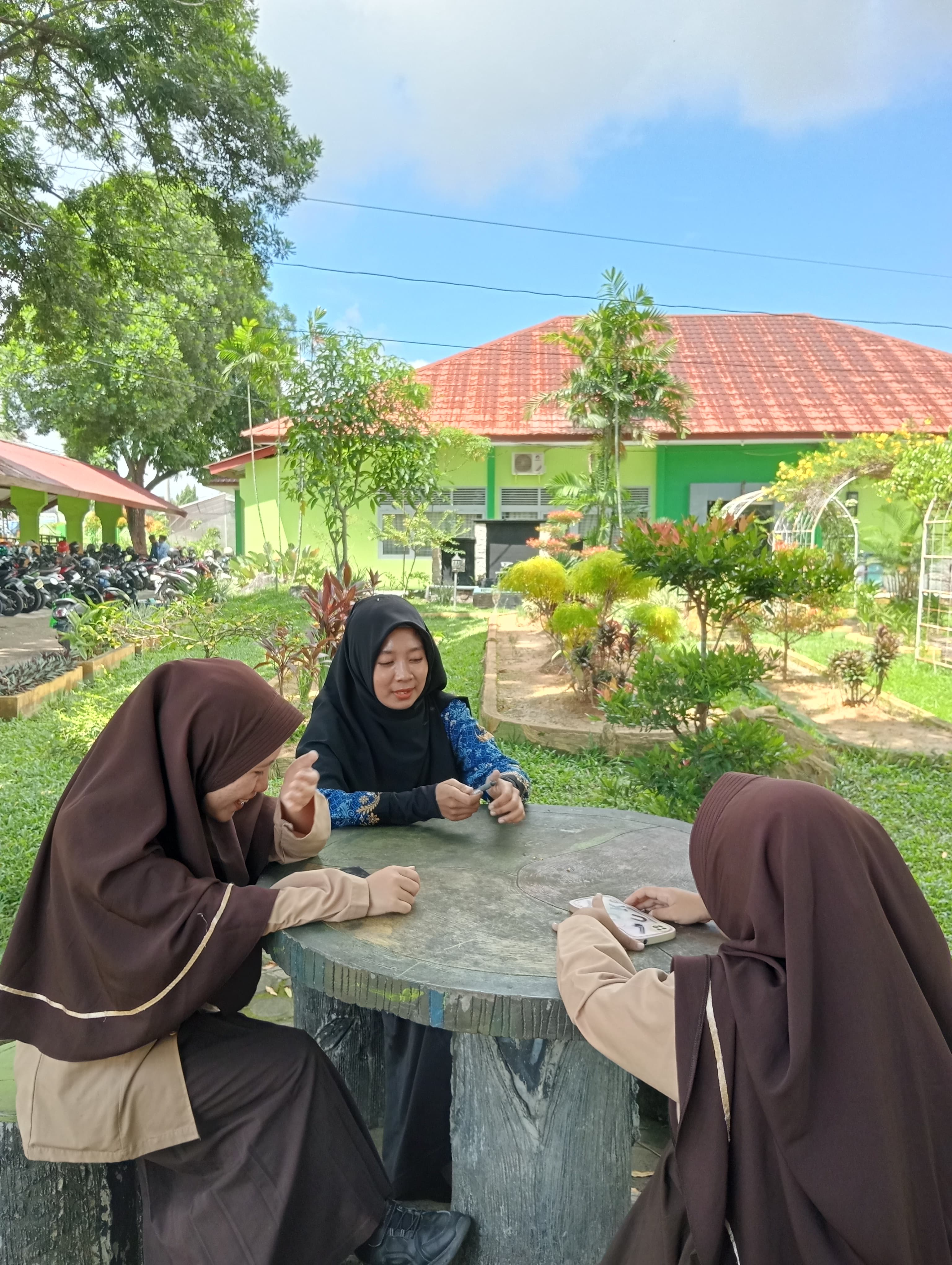 Tiga Tim KTI MAN 2 Kota Jambi Lolos ke Tahap Penelitian dalam Olimpiade Penelitian Siswa Indonesia