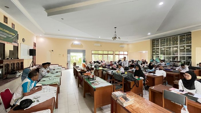 MAN 2 Kota Jambi Gelar Rapat Akhir Semester Ganjil 2025, Tekankan Evaluasi Berbasis Pembinaan dan Pesan Apresiatif