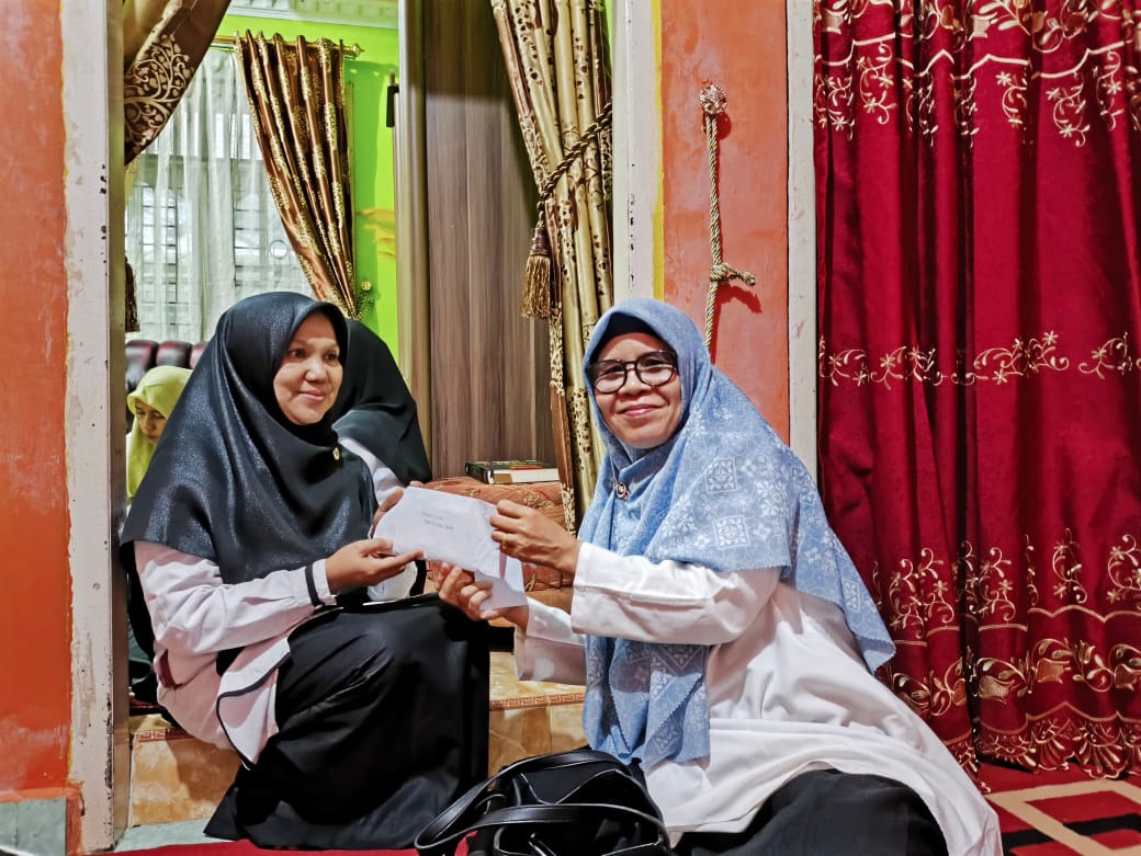 Keluarga Besar MAN 2 Kota Jambi Lakukan Kunjungan Sosial dan Takziah