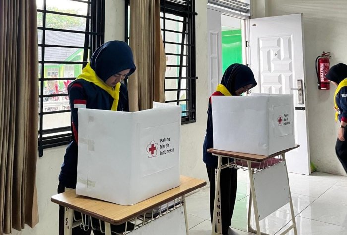 Zahratus Syita dan Adila Safira N. Bersaing dalam Pemilihan Ketua PMR MAN 2 Kota Jambi