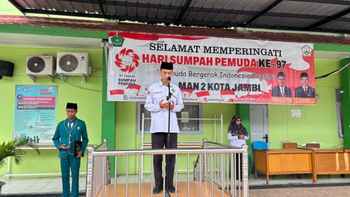 Upacara Peringatan Hari Pahlawan MAN 2 Kota Jambi: Teladani Perjuangan Lewat Aksi Nyata