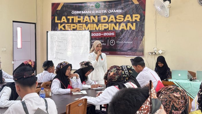 Talk Smart, Speak Confident! Nabila Destiani Bikin LDK OSIM MAN 2 Makin Seru dan Berisi