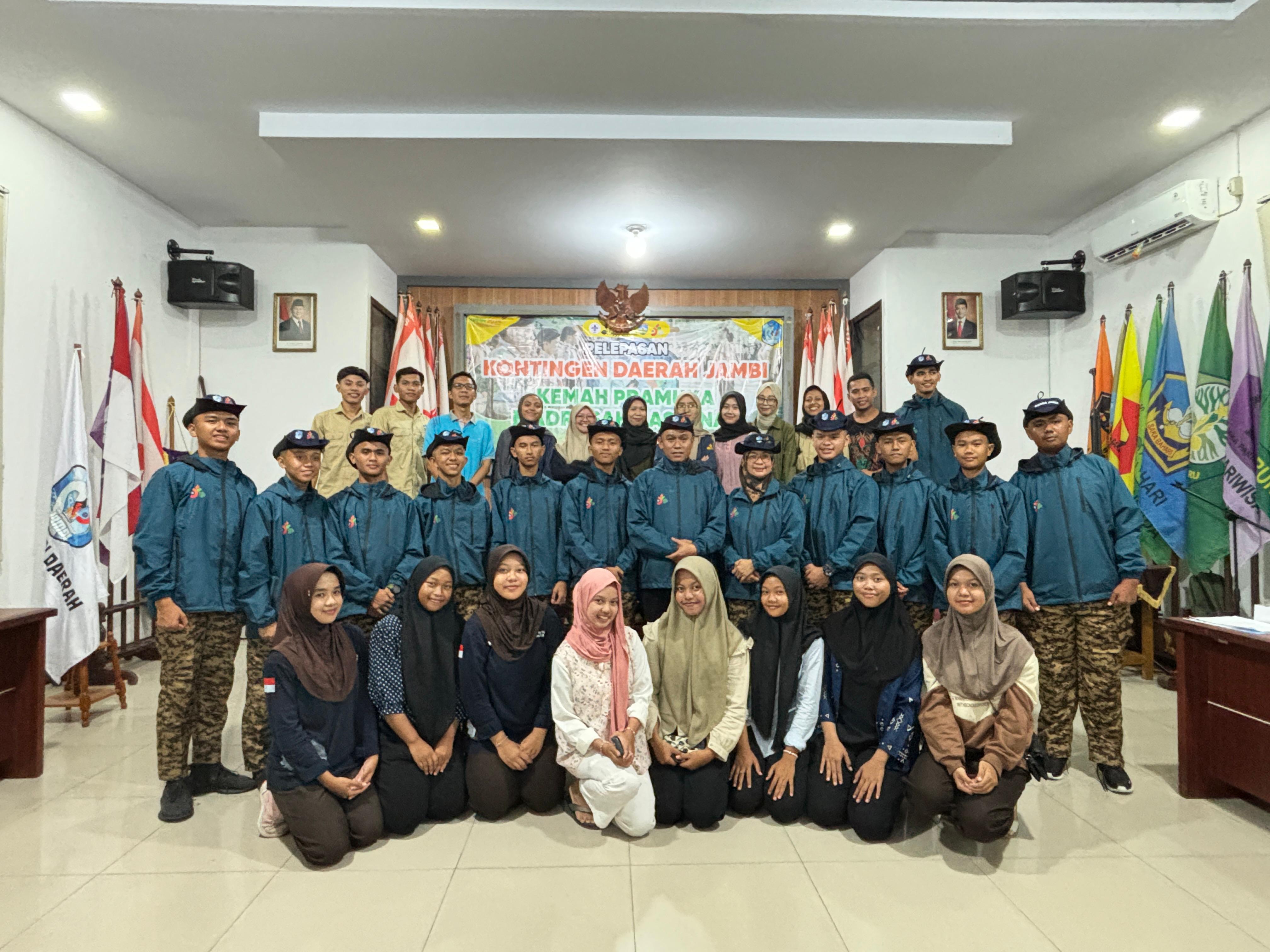 Kamabigus MAN 2 Kota Jambi Lepas Kontingen untuk Kemah Pramuka Madrasah Nasional di Cibubur