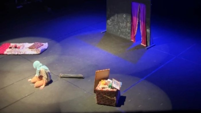 Panggung Bergemuruh! Monolog MAN 2 Kota Jambi Bikin Penonton Terpaku dan Sutradara Terharu