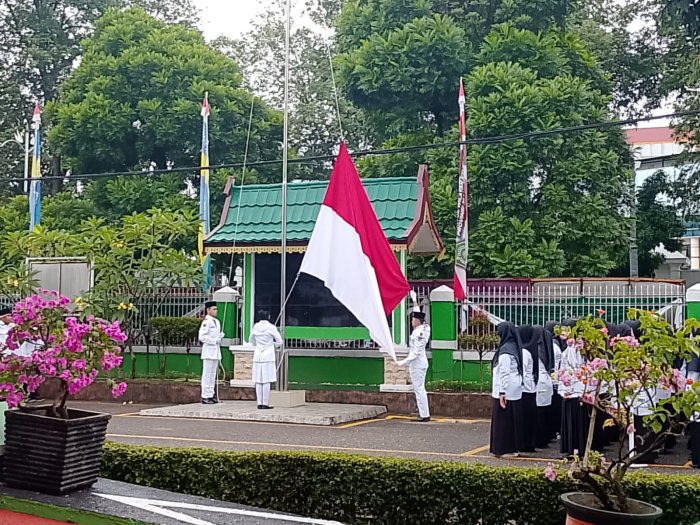 Drum Corps dan Paskibra MAN 2 Kota Jambi Meriahkan Upacara Hari Amal Bhakti ke-80 Kementerian Agama
