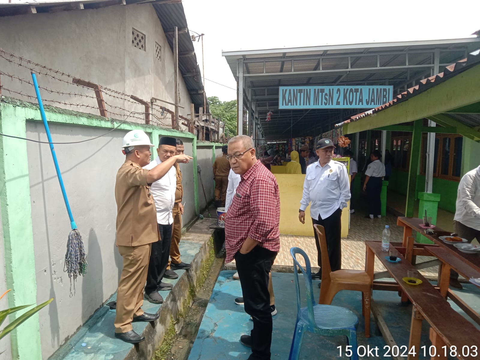 Kepala MAN 2 Kota Jambi dan Ketua RT 18 Dampingi Tinjauan Dinas PUPR ke Lokasi Drainase Thehok