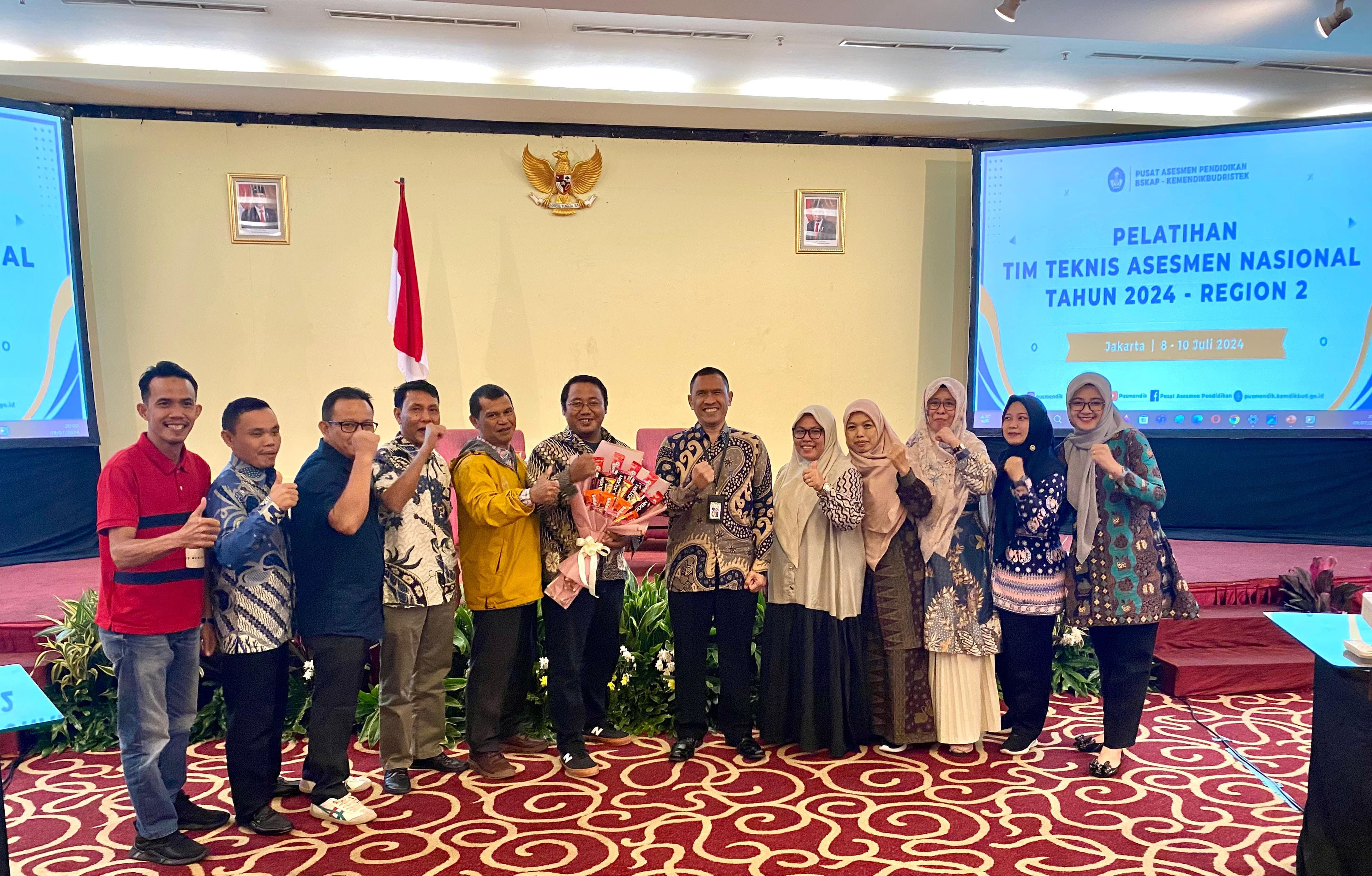 Guru MAN 2 Kota Jambi kuti Pelatihan Tim Teknis Asesmen Nasional Tahun 2024 Regional 2