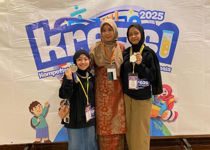 Andini dan Nurul Persembahkan Medali Perak untuk MAN 2 Kota Jambi di Ajang KREASI 2025 Jakarta