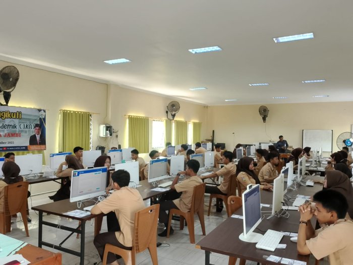 Totalitas Tanpa Batas! Siswa MAN 2 Kota Jambi Hadapi Hari Final TKA 2025