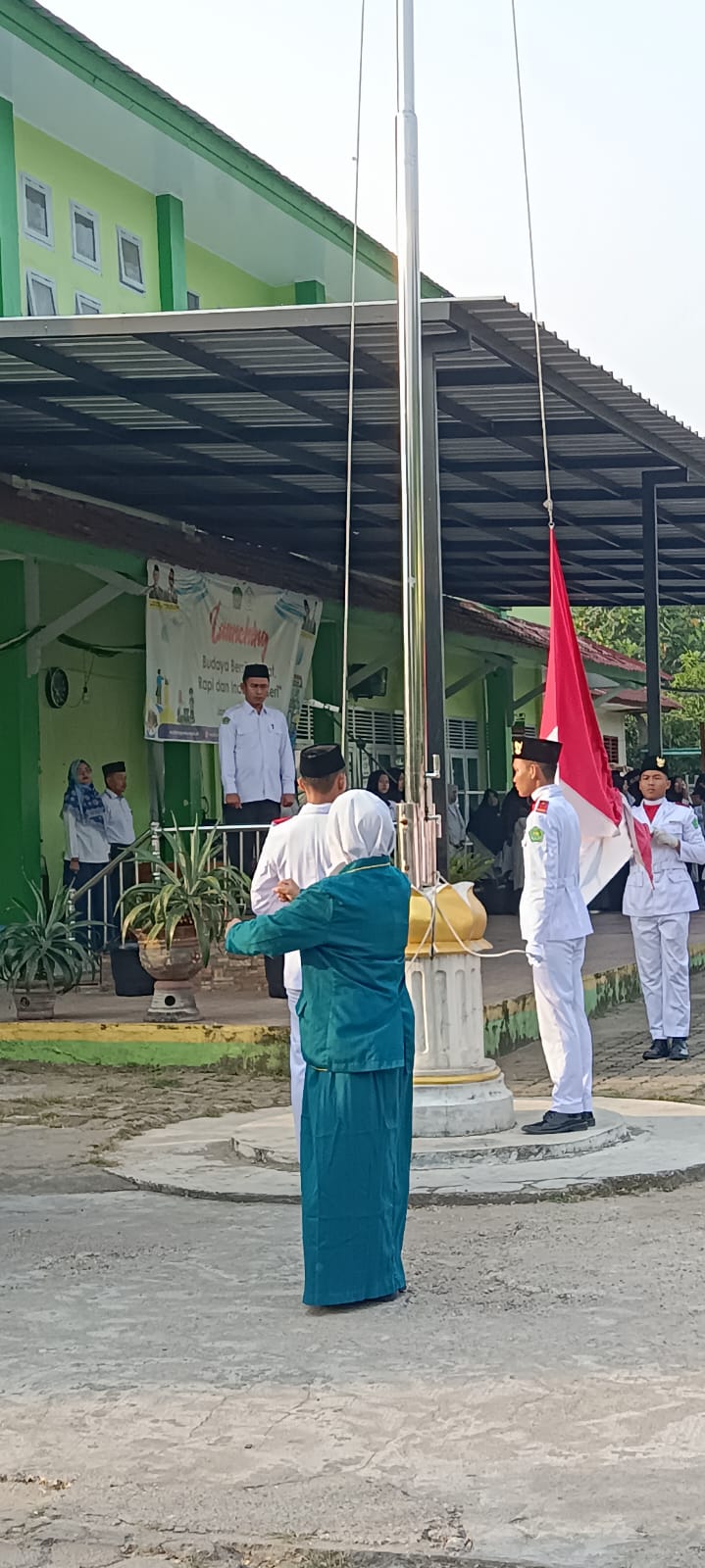 Upacara Hari Pertama TP 2024-2025 di MAN 2 Kota Jambi Berlangsung Khidmat