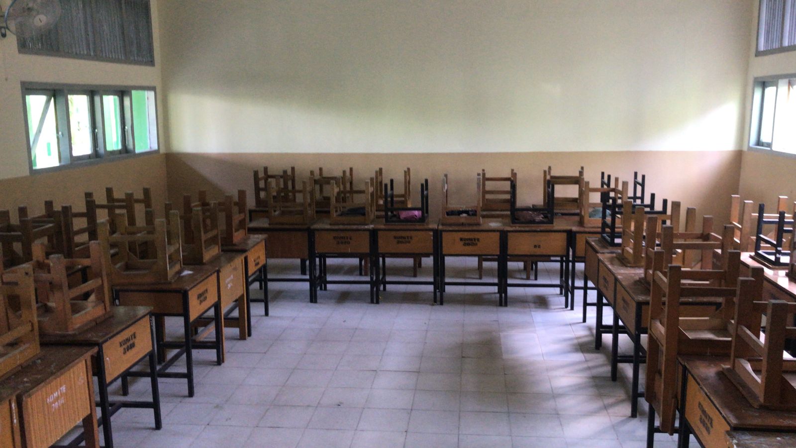 MAN 2 Kota Jambi BERSERI: Aksi Kelas XI IIS 3 Membentuk Tim Harian Demi Kebersihan!