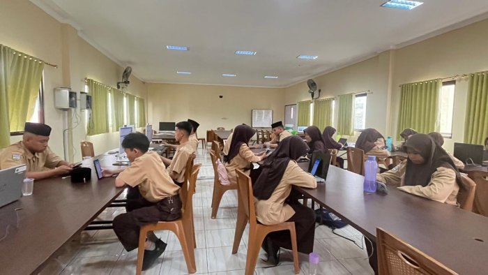 20 Siswa MAN 2 Kota Jambi Ikut Babak Penyisihan KOMPAC 2025, Unjuk Kemampuan Bahasa Arab