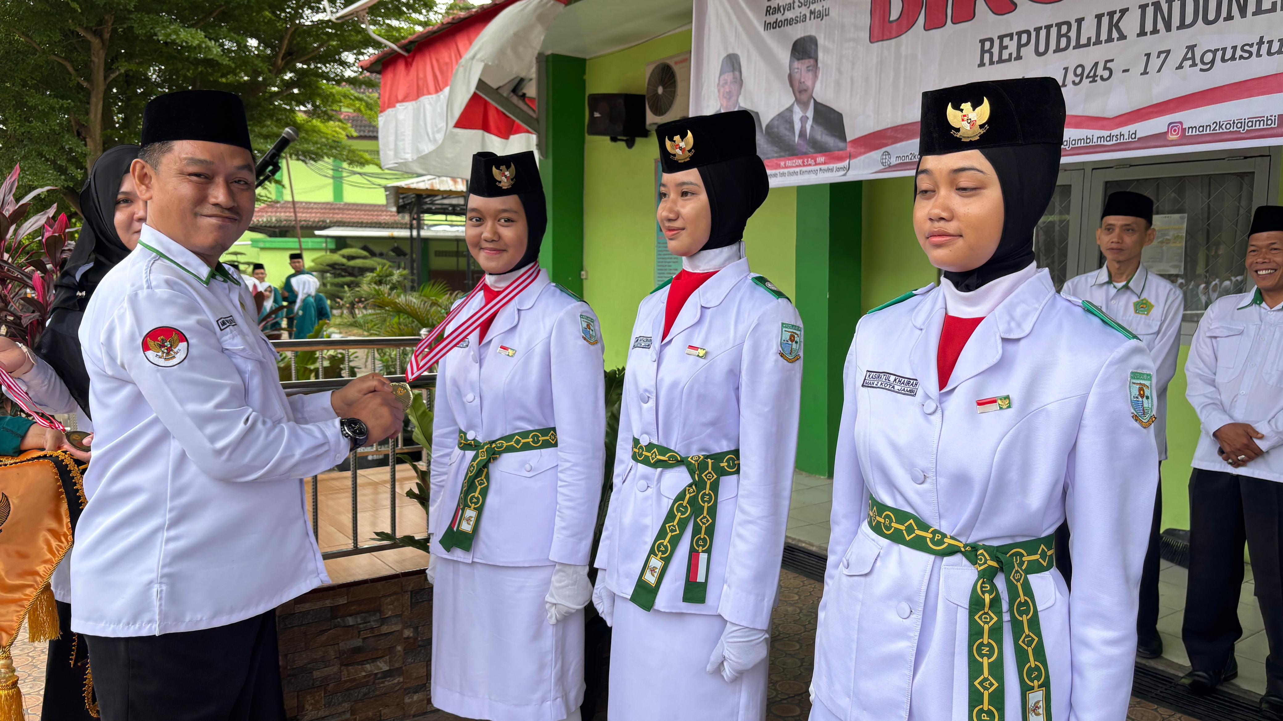 Qirani Shabira Fianti, Siswa MAN 2 Kota Jambi yang Bertugas di Pasukan 17 Upacara Penurunan Bendera HUT RI ke-80
