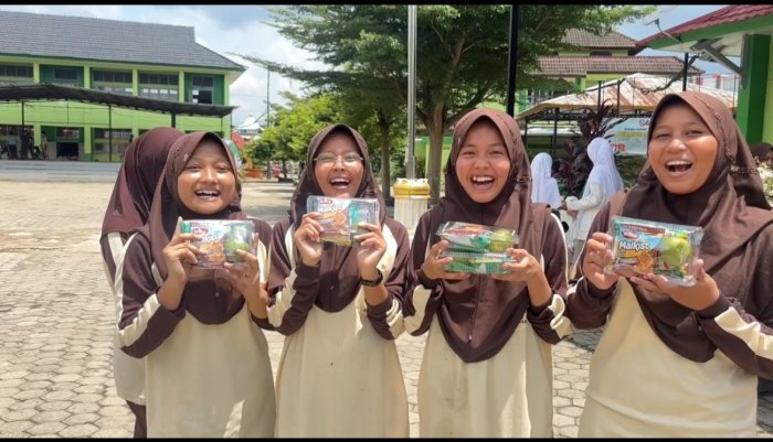 Senyum Bahagia Siswa MAN 2 Kota Jambi Warnai Ucapan Selamat Ulang Tahun untuk Presiden Prabowo Subianto