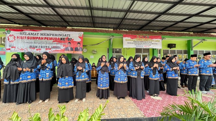 Warna-Warni Nusantara Warnai Upacara Sumpah Pemuda di MAN 2 Kota Jambi: Semangat Persatuan dalam Balutan Budaya