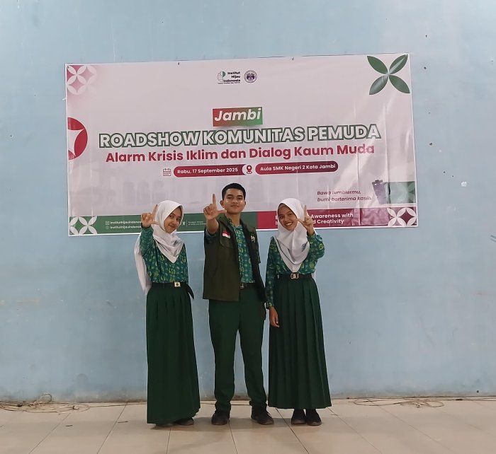 Siswa MAN 2 Kota Jambi Hadiri Roadshow Alarm Krisis Iklim di SMK Negeri 2
