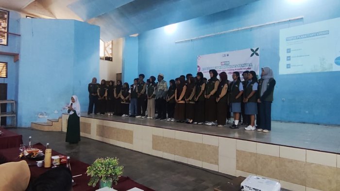 Siswa MAN 2 Kota Jambi Ikuti Roadshow Pemuda Alarm Krisis Iklim di SMK Negeri 2