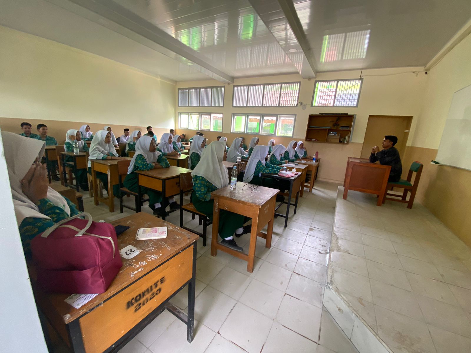Seru! Hari Perdana Wali Kelas Bertemu Siswa di MAN 2 Kota Jambi, Ini yang Terjadi!